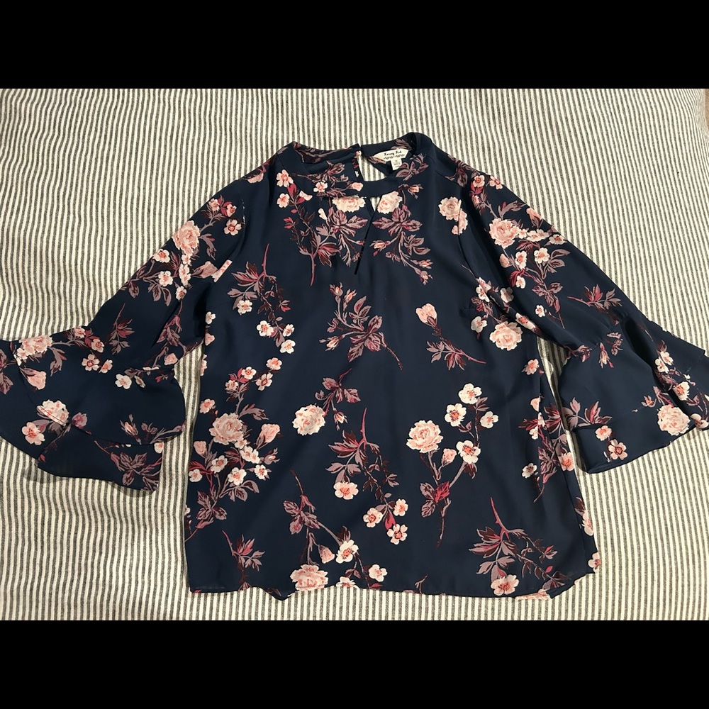 Dark blue floral blouse with 3/4 length sleeves